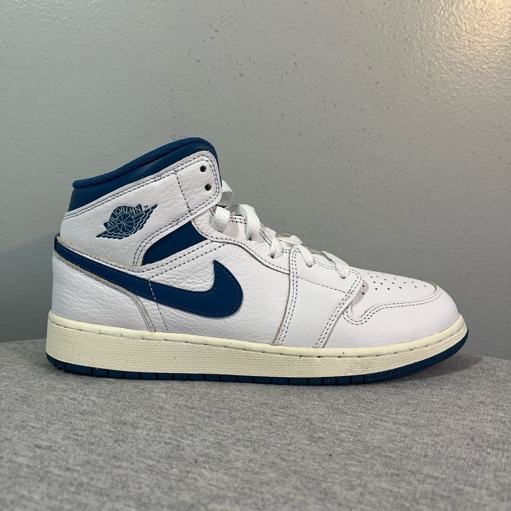 Nike Air Jordan 1 Mid SE White Industrial Blue White Youth Size 7 FN7432 141​​​
